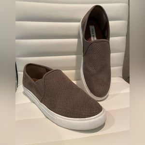 Steve Madden Gracy slip on size 8
